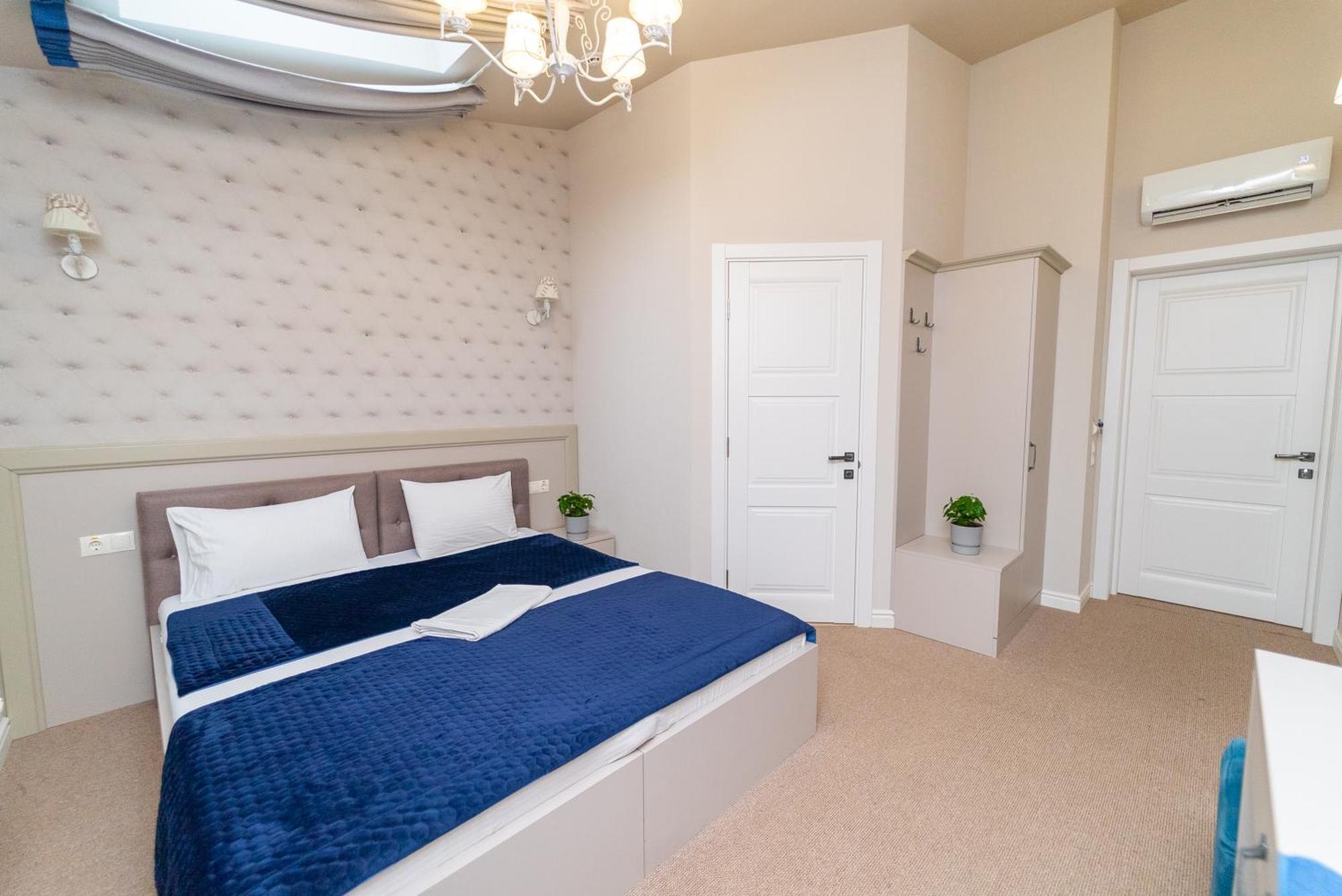Maner Hotel Odessa Eksteriør billede