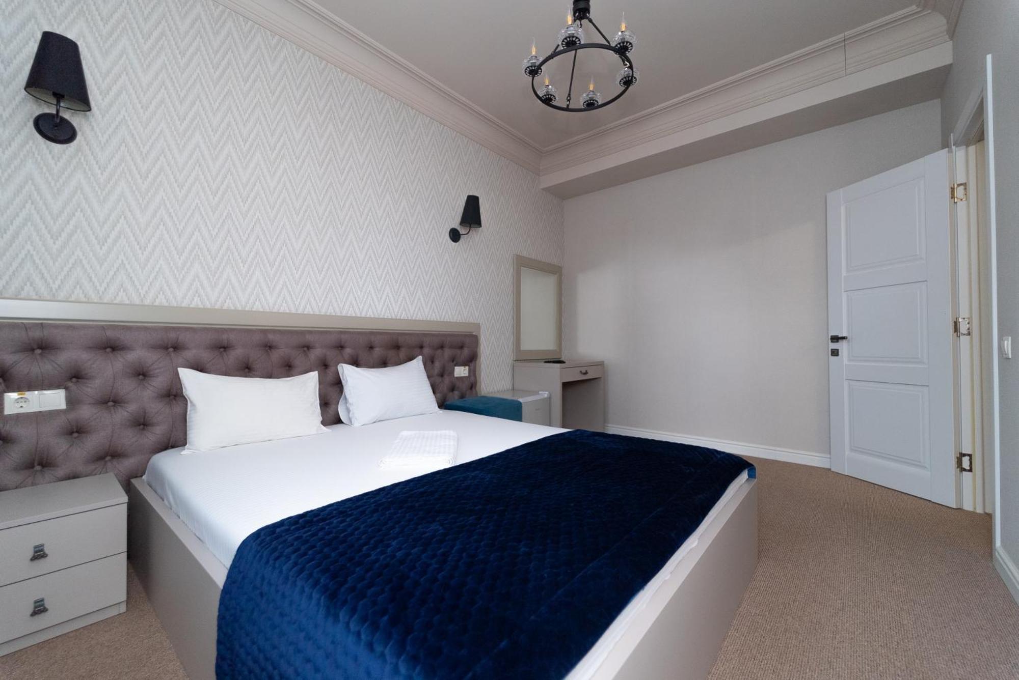 Maner Hotel Odessa Eksteriør billede